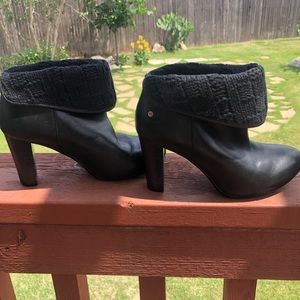 UGG 1008755 black leather boots size 6.5 ankle